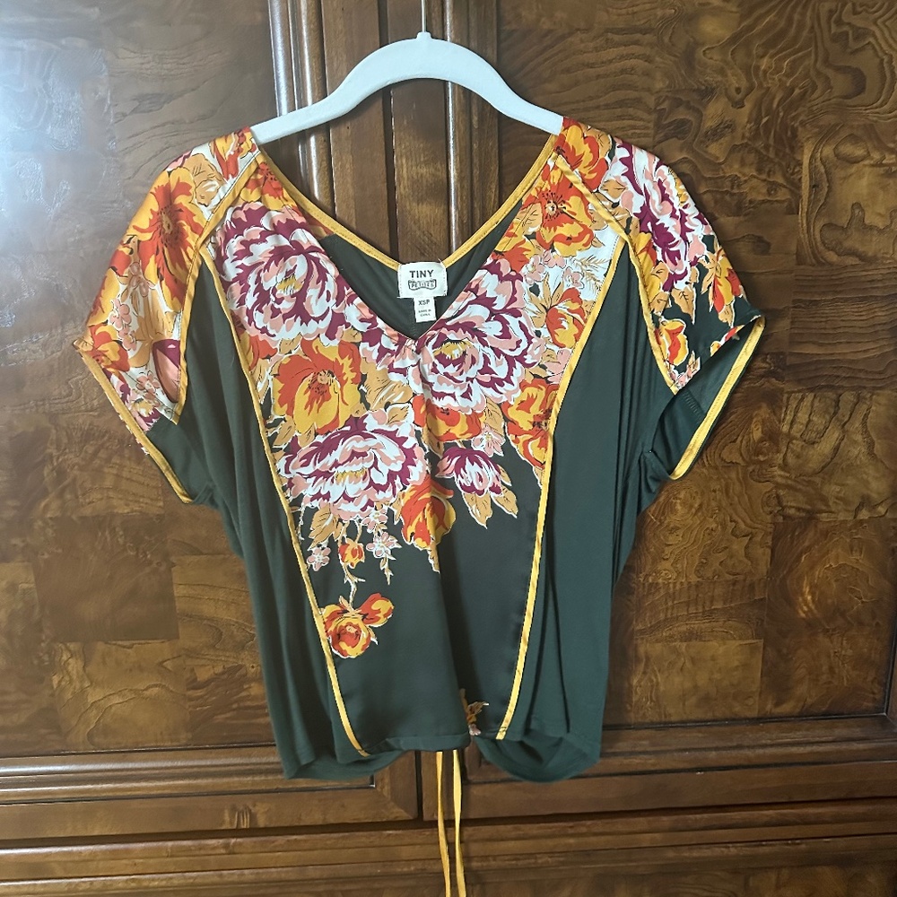 Anthropologie pinched bottom top.